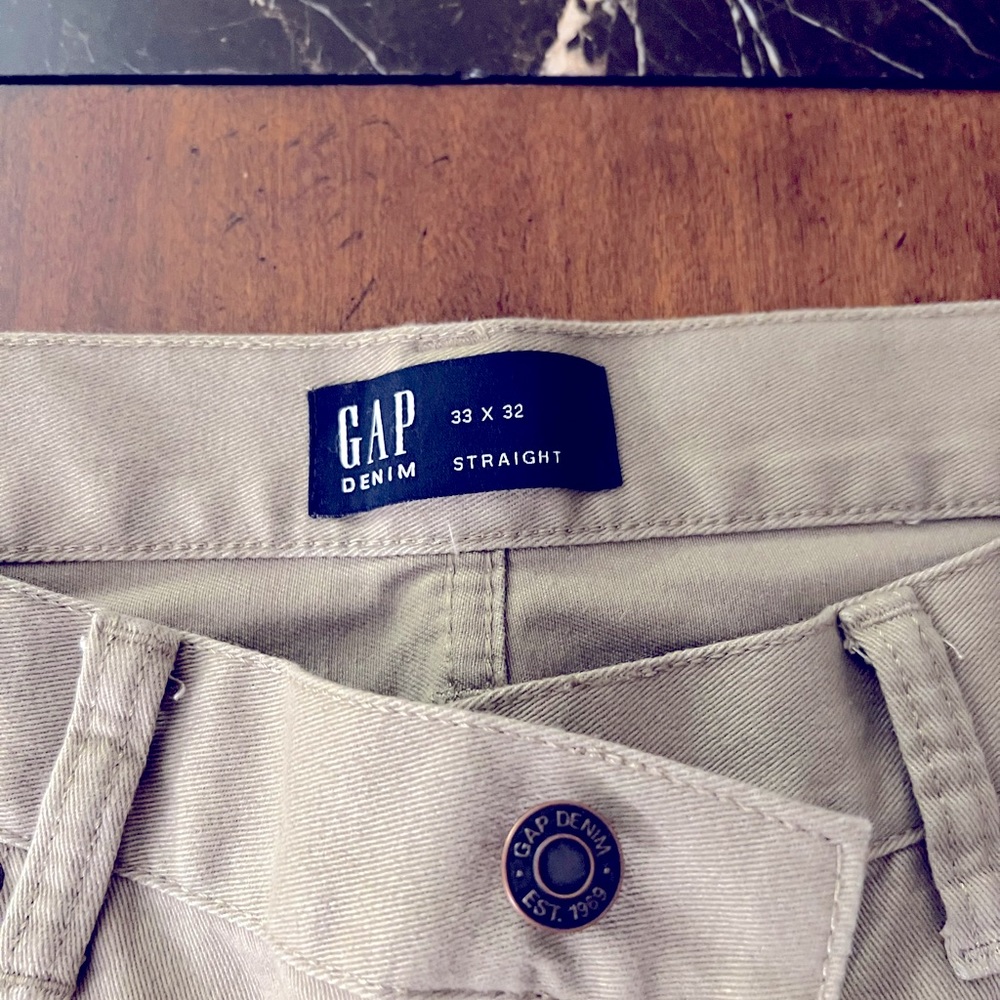 Gap men tan pants. Never worn but no tag. Straight fit size 32x32.